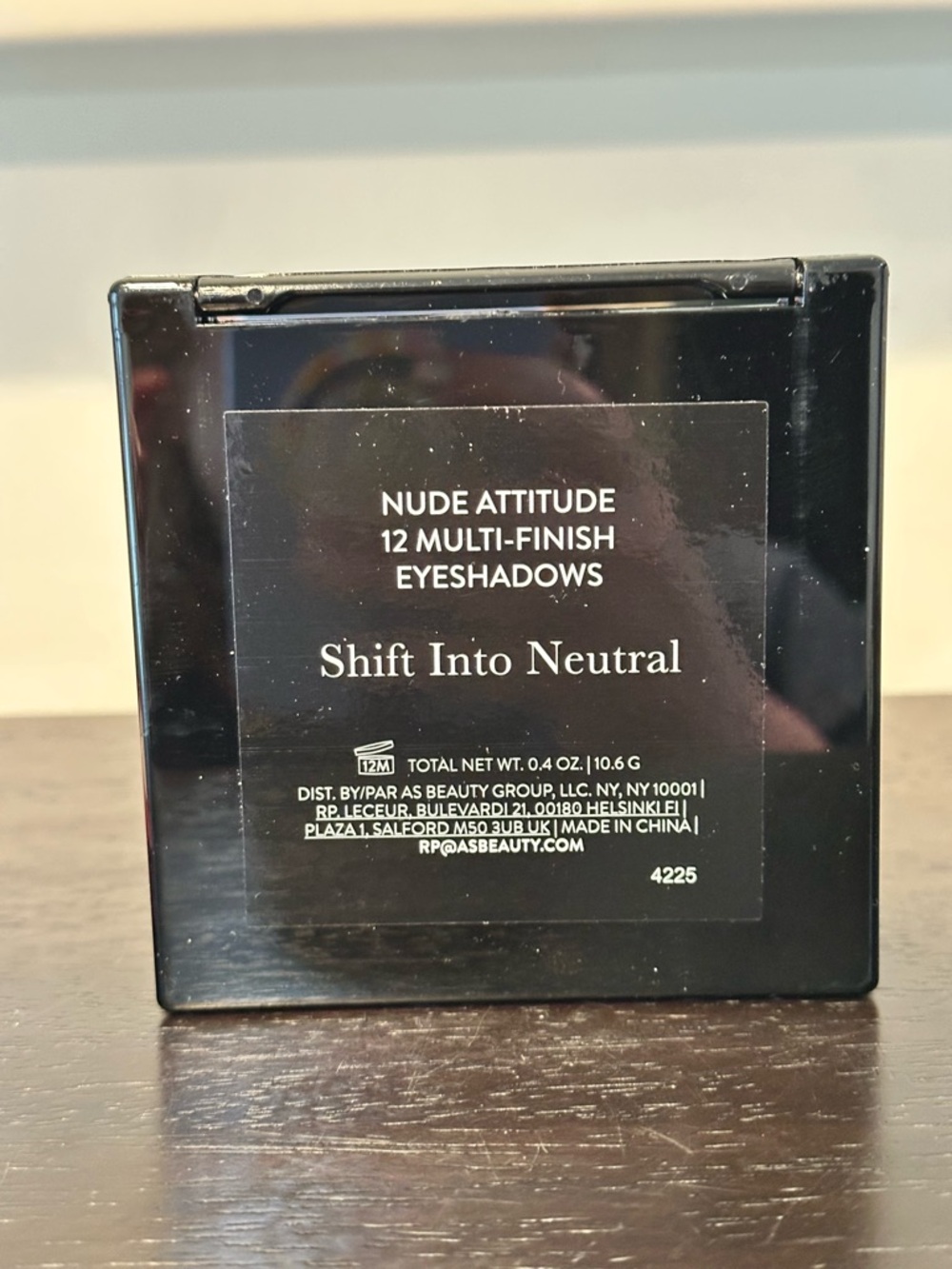 Laura Geller Nude Attitude Shift Into Neutral 12 Multi-Finish Eyeshadows - Picture 7 of 8